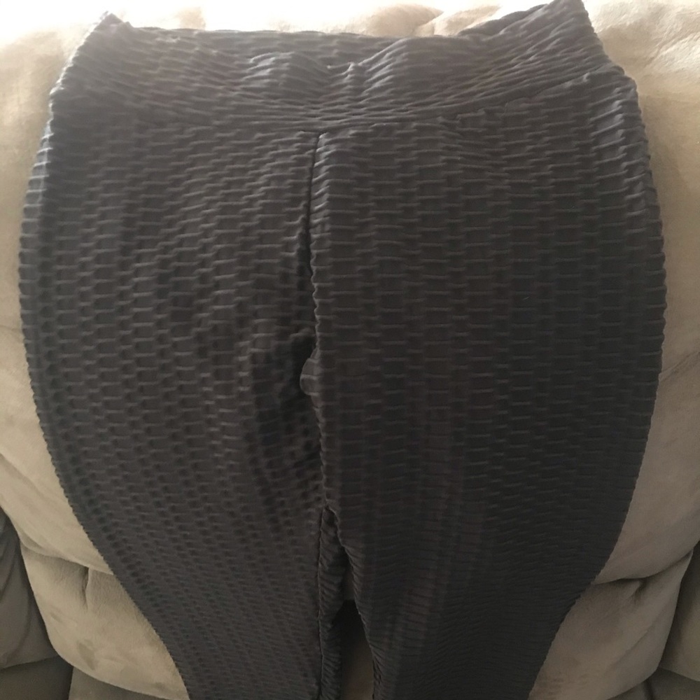 High Waist Tummy Control Booty Lifting Leggings! - Picture 3 of 14